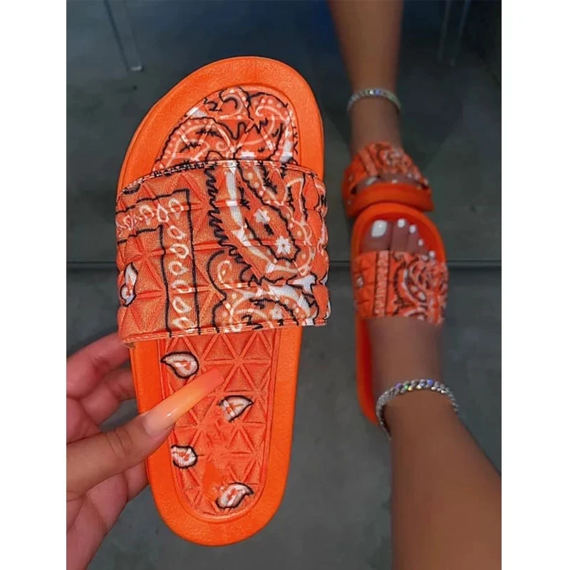 New Style pattern satin shoe bandana print slides slippers for momen hot sale in 2020, Picture color
New Style pattern satin shoe bandana print slides slippers for momen hot sale in 2020, Picture color