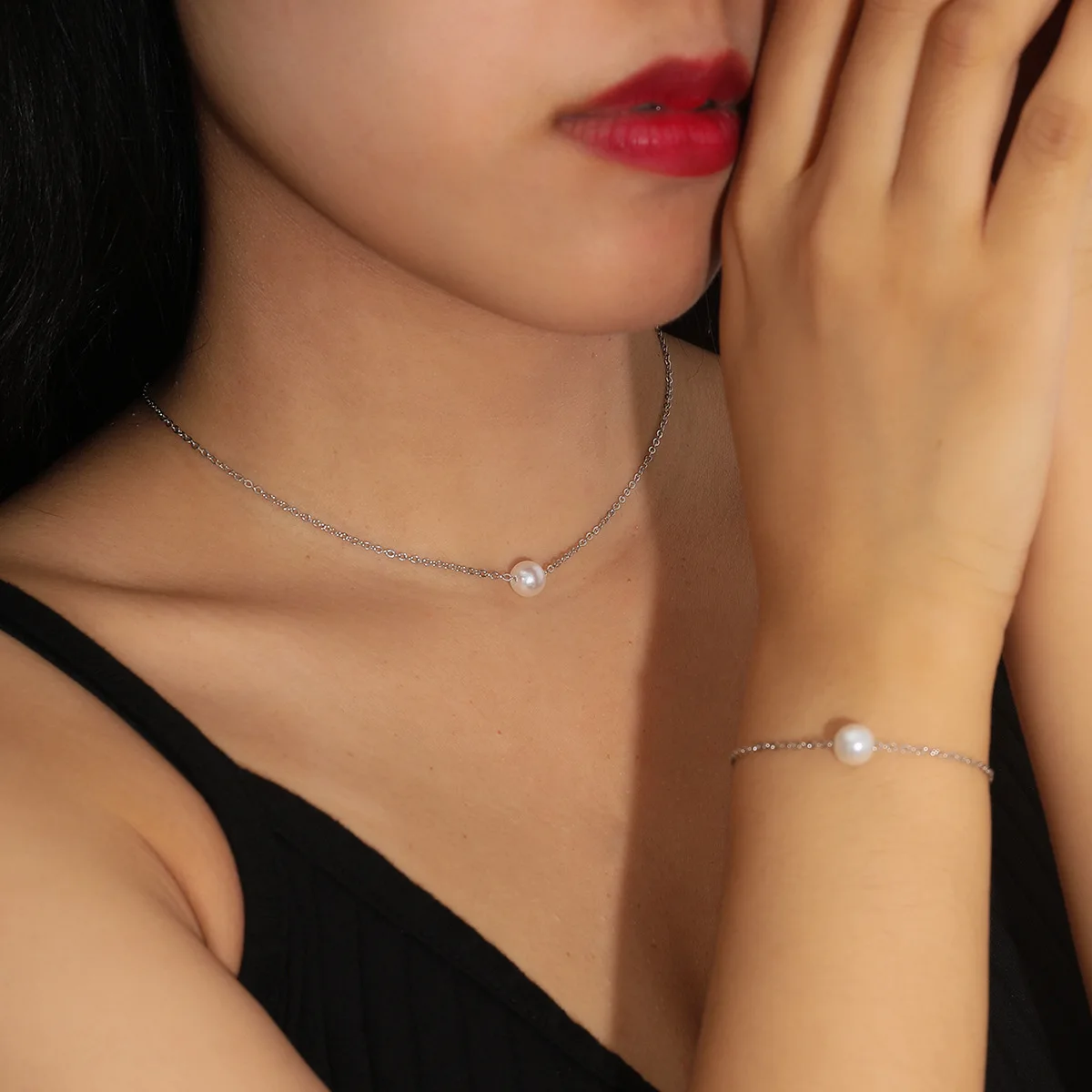 European and American fashion natural pearl, stainless steel gold-plated women's necklace and bracelet set
European and American fashion natural pearl, stainless steel gold-plated women's necklace and bracelet set