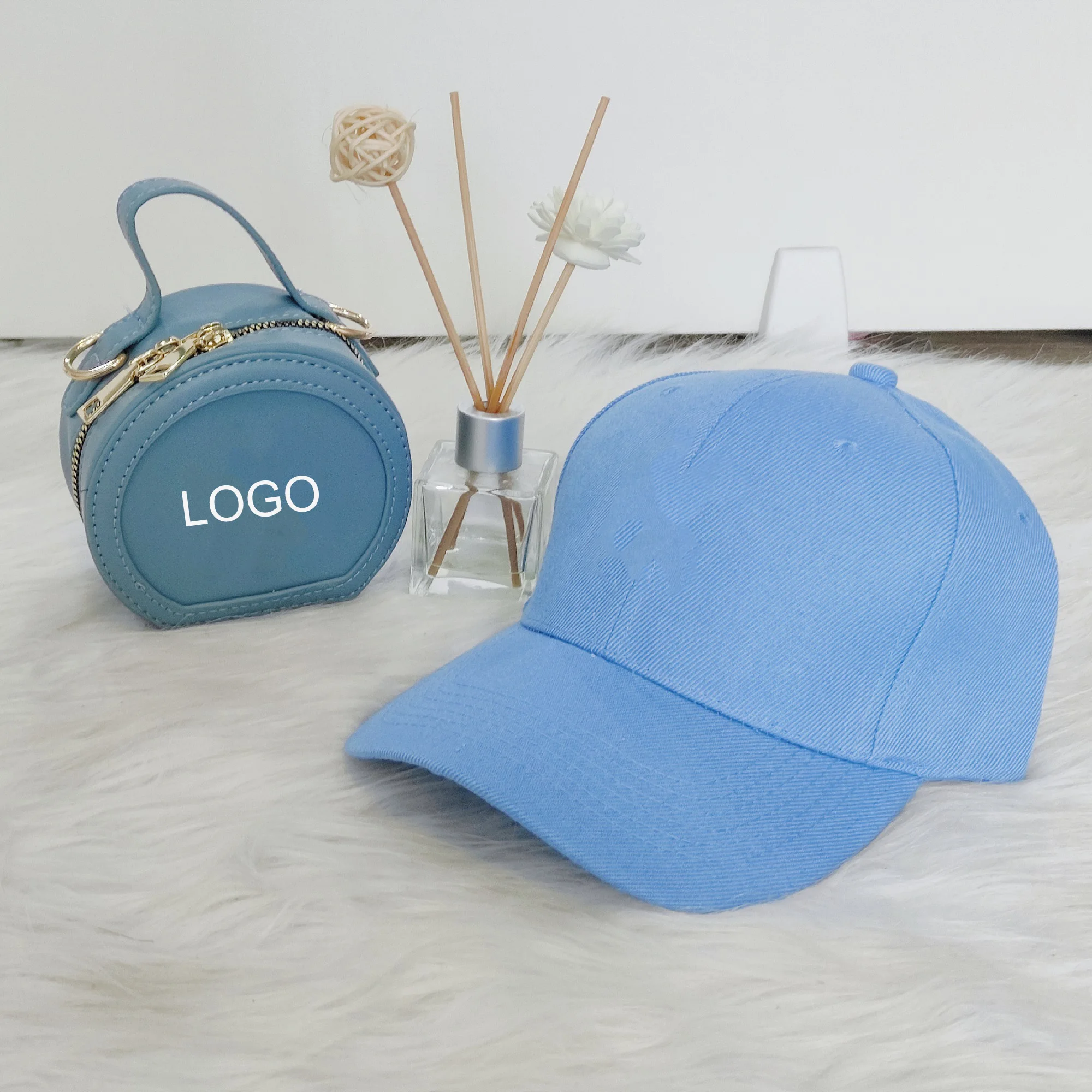 Famous Brand Designer Purses NY Hats and Bag Sets Mini Leather NYC Bags NY Purses and Handbags for Women
Famous Brand Designer Purses NY Hats and Bag Sets Mini Leather NYC Bags NY Purses and Handbags for Women