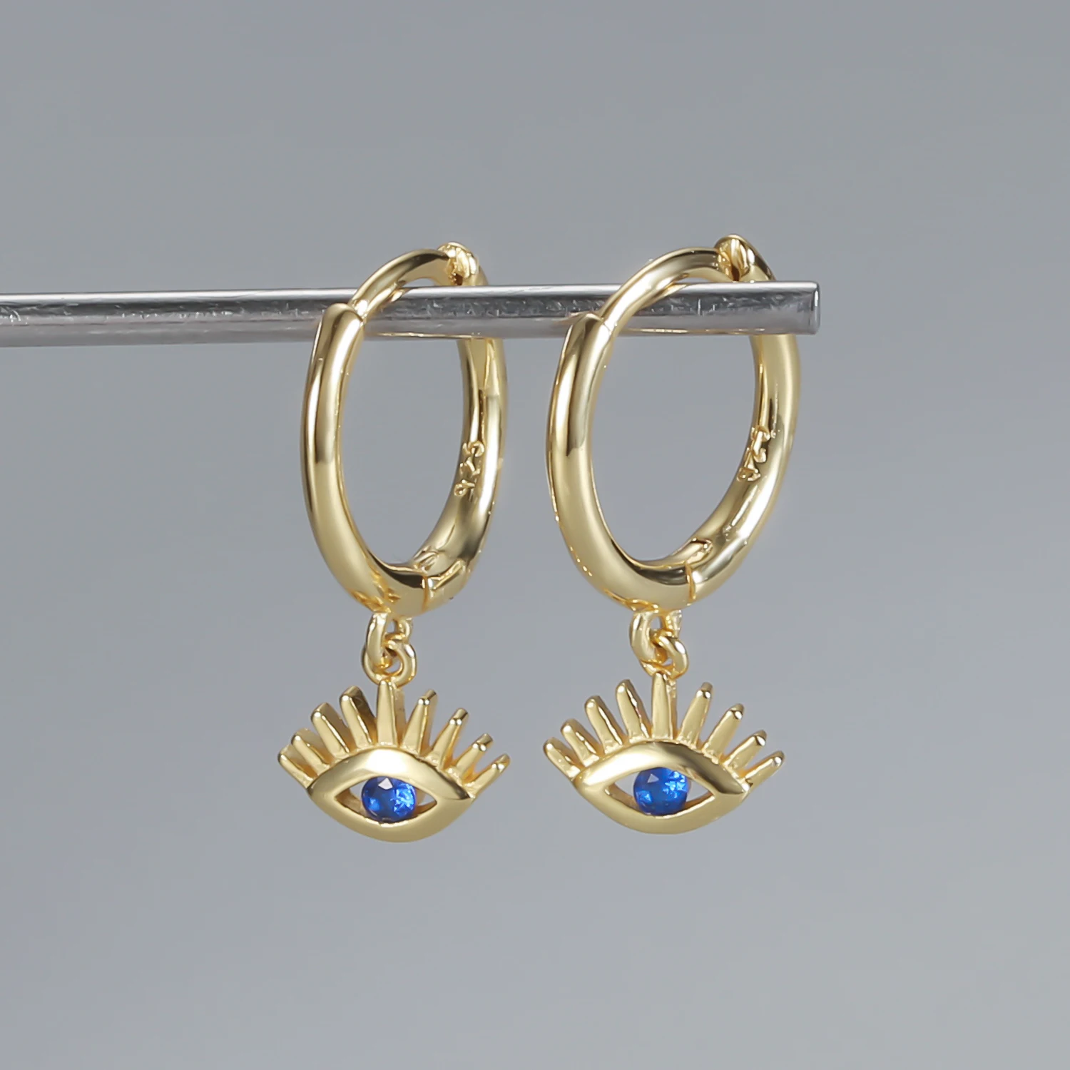 fashion earrings jewelry 925 Sterling Silver blue evil eye drop earrings 18K gold plated hoop earrings for women
fashion earrings jewelry 925 Sterling Silver blue evil eye drop earrings 18K gold plated hoop earrings for women