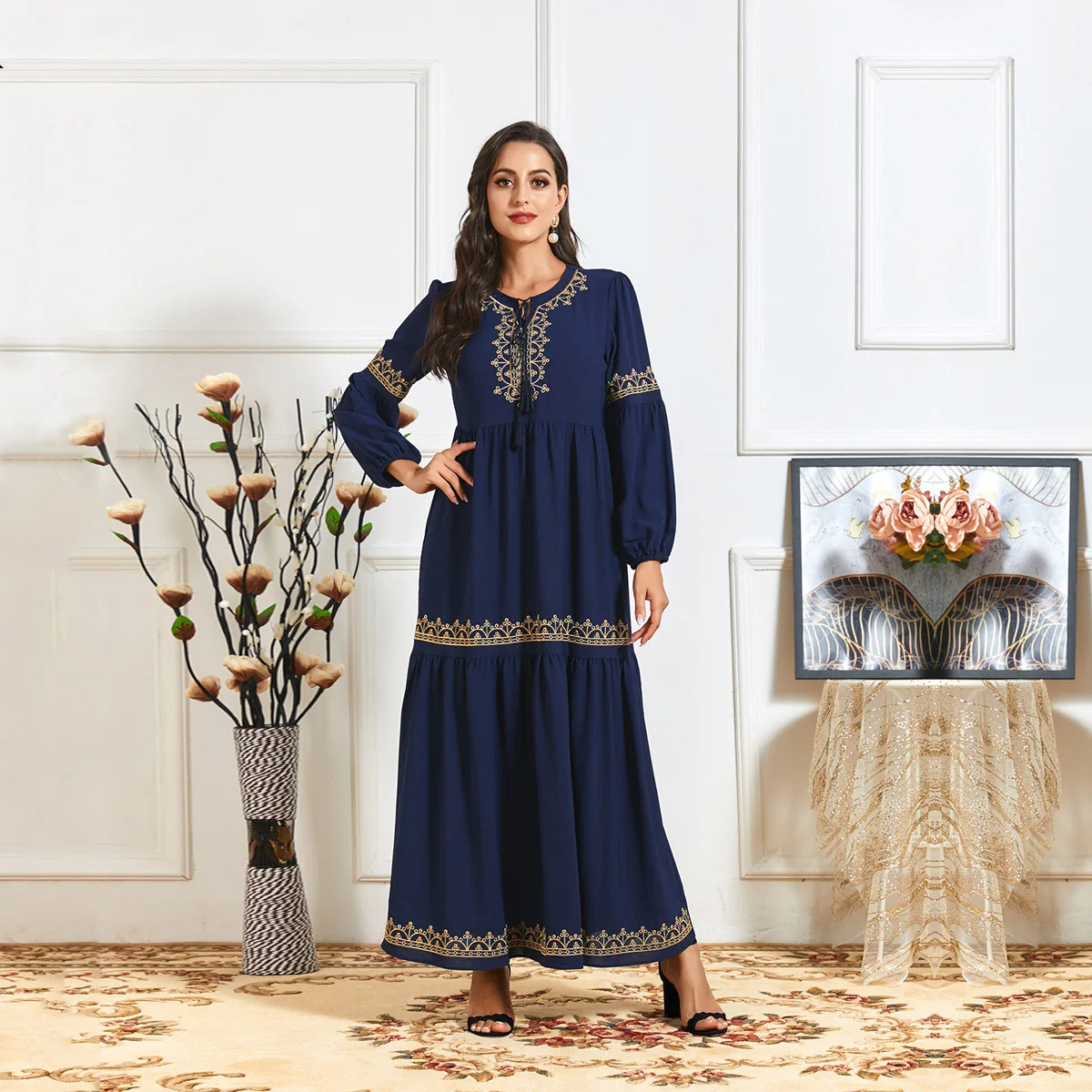 Middle Eastern Royal Blue Women Muslim Loose Robes Dress Girl Long-sleeve Floral Embroidered Dress
Middle Eastern Royal Blue Women Muslim Loose Robes Dress Girl Long-sleeve Floral Embroidered Dress