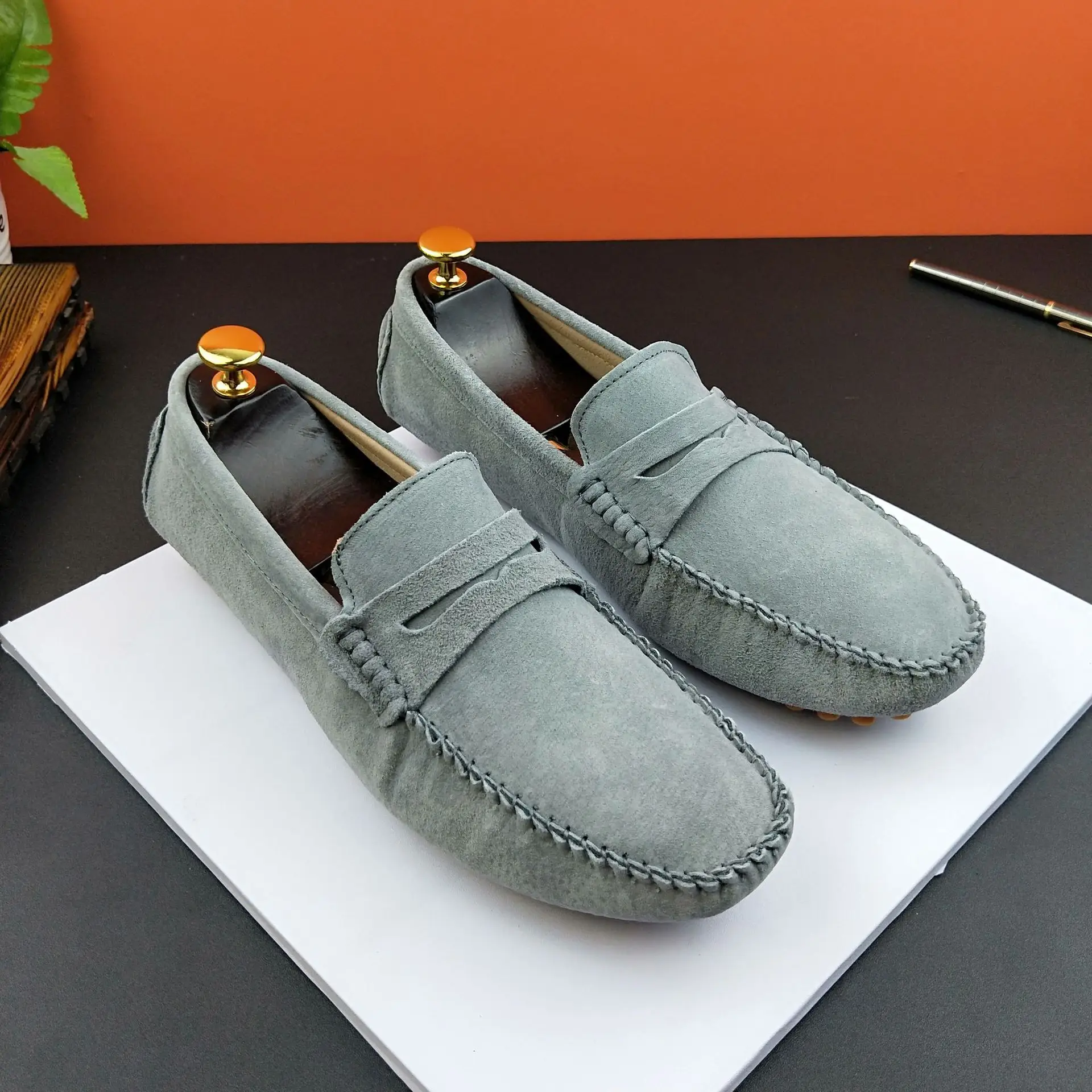 High quality new design anti slip lightweight popular office Leather Men's casual shoes
High quality new design anti slip lightweight popular office Leather Men's casual shoes