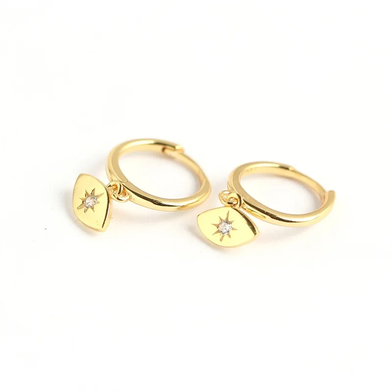 Light luxury oversea hot selling 925 sterling silver sun and eye pattern hoop earring for women girls
Light luxury oversea hot selling 925 sterling silver sun and eye pattern hoop earring for women girls