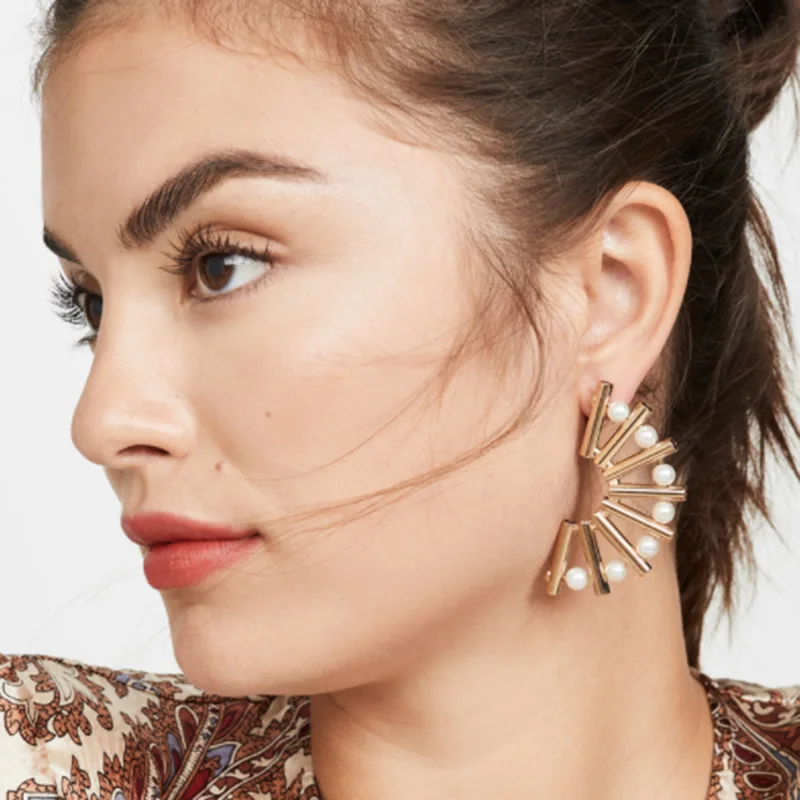 2022 new fan pearl earrings temperament personality small flower semicircle simple earrings women, Color
2022 new fan pearl earrings temperament personality small flower semicircle simple earrings women, Color