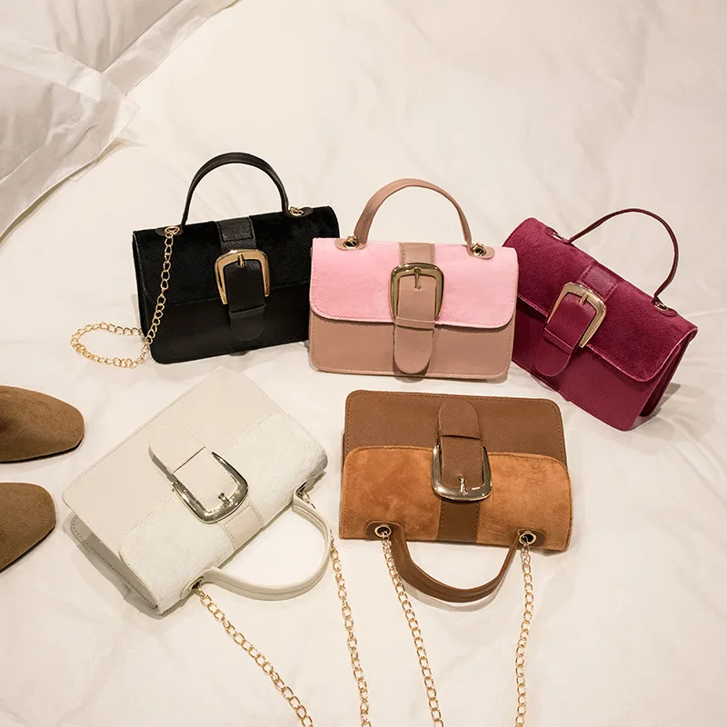 Female bag 2020 new hit color fluffy hijab pin buckle portable messenger small square bag fashion trend mobile phone bag
Female bag 2020 new hit color fluffy hijab pin buckle portable messenger small square bag fashion trend mobile phone bag