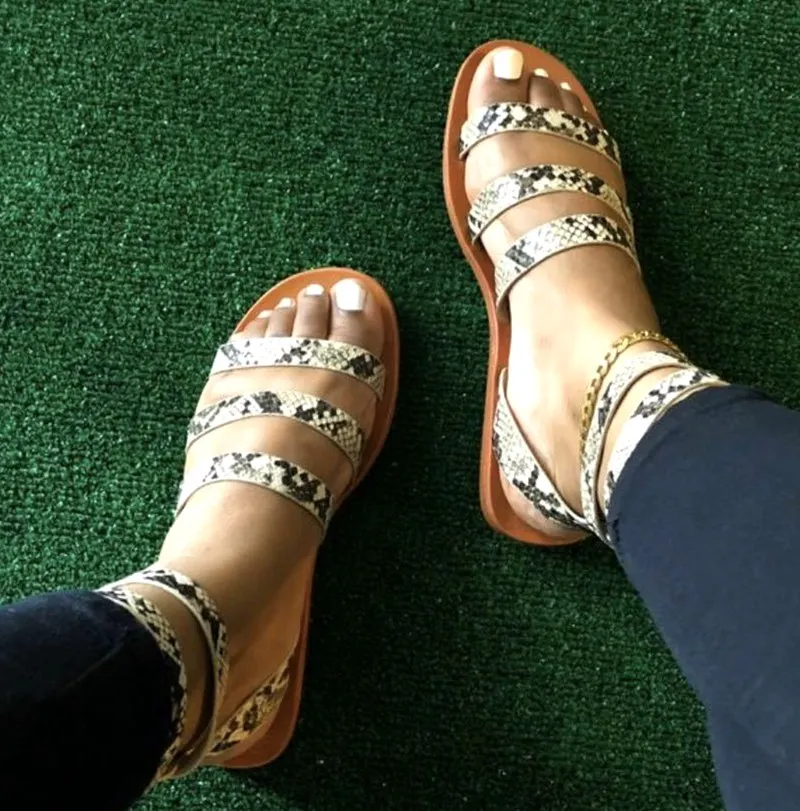 New women Sandals Sexy cross strap Fashion wild beach shoes outdoor women shoes summer flat sandals
New women Sandals Sexy cross strap Fashion wild beach shoes outdoor women shoes summer flat sandals