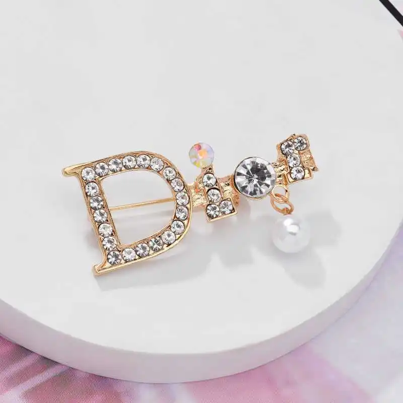 Women Clothing Accessories Wholesale 2021 Fashion Engagement Gift Letter Designer Brooch Jewelry, Picture shows
Women Clothing Accessories Wholesale 2021 Fashion Engagement Gift Letter Designer Brooch Jewelry, Picture shows