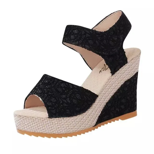 Fashionable Design 2022 Designer High Quality Platform Flat Woman Sandals Leisure Buckles
Fashionable Design 2022 Designer High Quality Platform Flat Woman Sandals Leisure Buckles