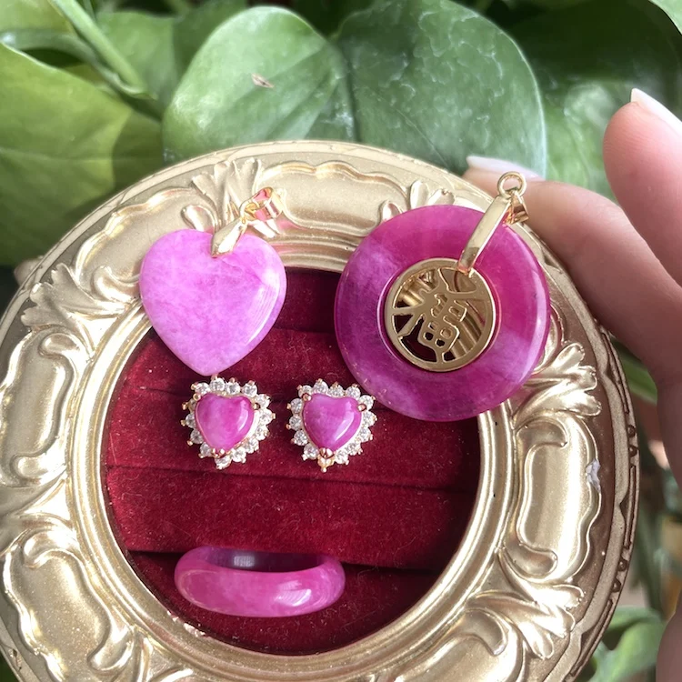 Charm Women's gift Gold Plated Pink CZ Diamond Heart Shape Jade Jewelry Sets with Jade Earrings Necklace Penda charms, Picture shows
Charm Women's gift Gold Plated Pink CZ Diamond Heart Shape Jade Jewelry Sets with Jade Earrings Necklace Penda charms, Picture shows