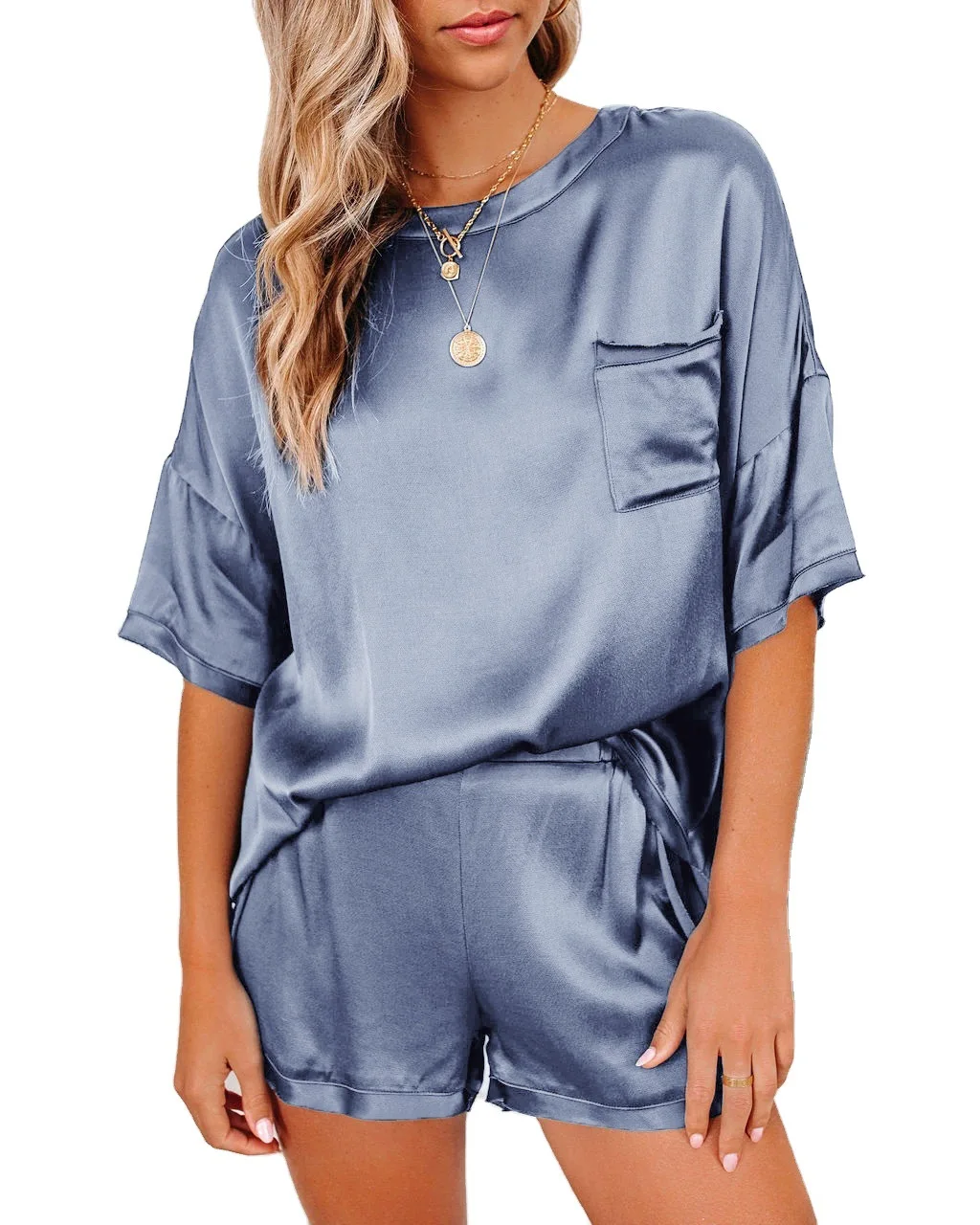 2021 Wholesale spring and summer new solid color silk pajamas home service short-sleeved shorts two-piece, Picture shows
2021 Wholesale spring and summer new solid color silk pajamas home service short-sleeved shorts two-piece, Picture shows