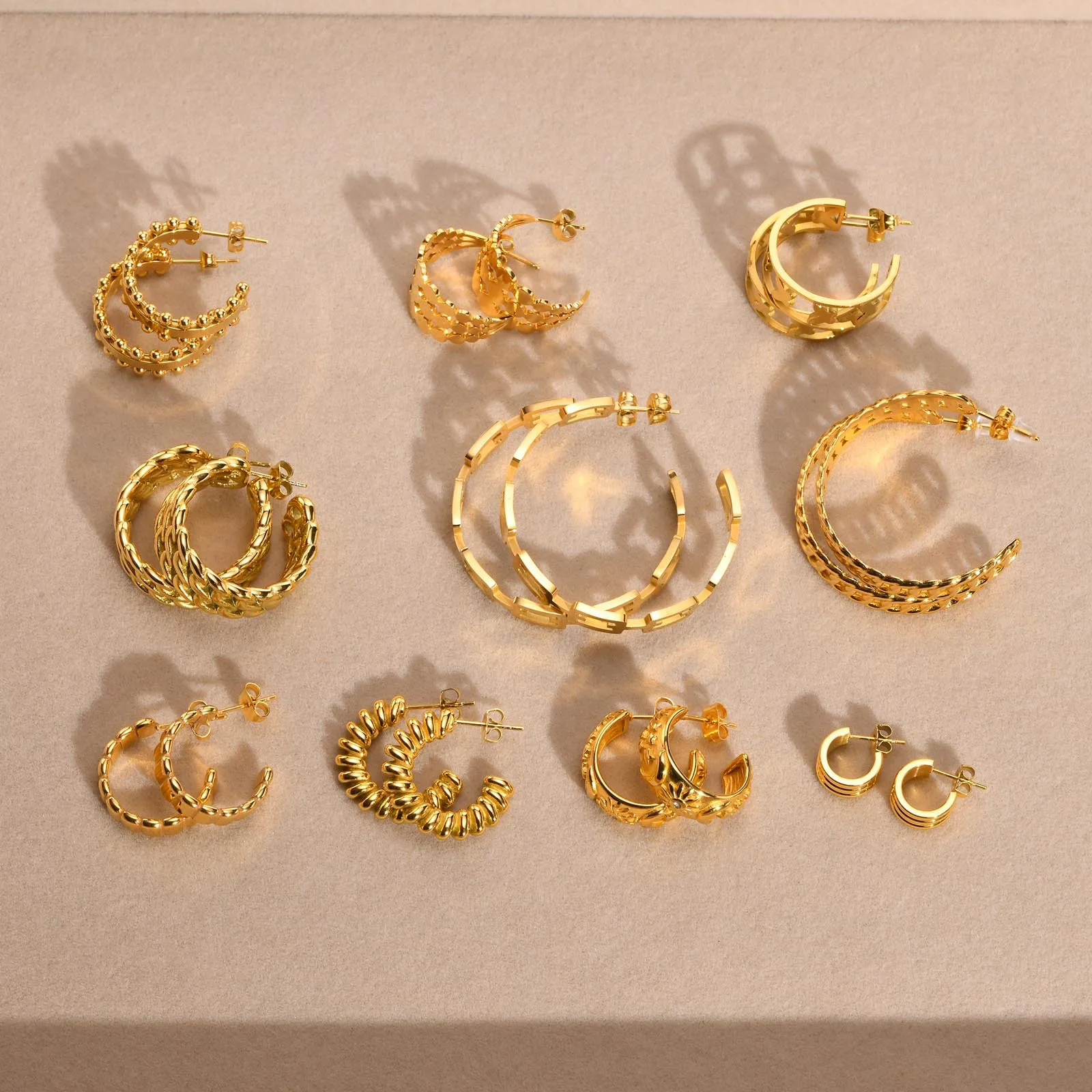 2023 Hot Sales Lady Jewelry 18k Gold Plated Cuban Chain Shape Hoop Earrings Stainless Steel Hollow Link C Shaped Stud Earring
2023 Hot Sales Lady Jewelry 18k Gold Plated Cuban Chain Shape Hoop Earrings Stainless Steel Hollow Link C Shaped Stud Earring