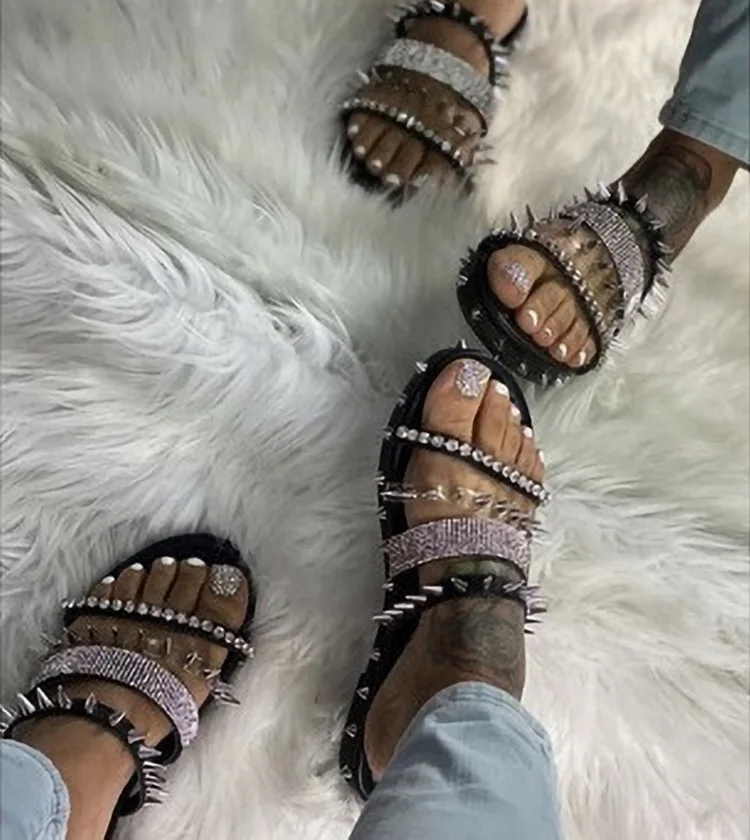 2020 New Fashion Women Flat With Block Buckle Strap Open Toe Summer Slipper Lady Rivet Sandals
2020 New Fashion Women Flat With Block Buckle Strap Open Toe Summer Slipper Lady Rivet Sandals