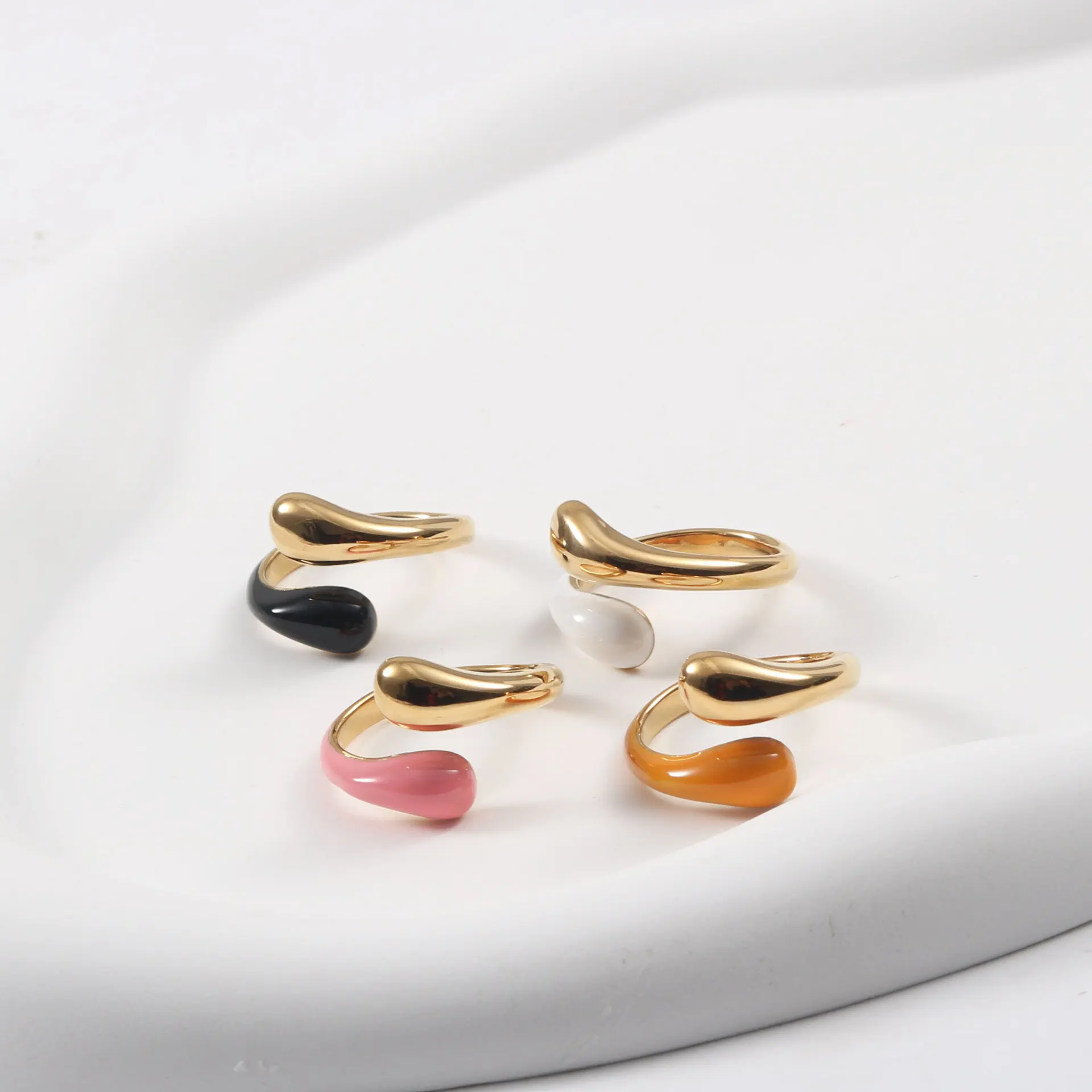 High End 18K PVD Gold Plated Black White Pink Orange Enamel Hug Open Rings Stainless Steel Jewelry Women Gift
High End 18K PVD Gold Plated Black White Pink Orange Enamel Hug Open Rings Stainless Steel Jewelry Women Gift