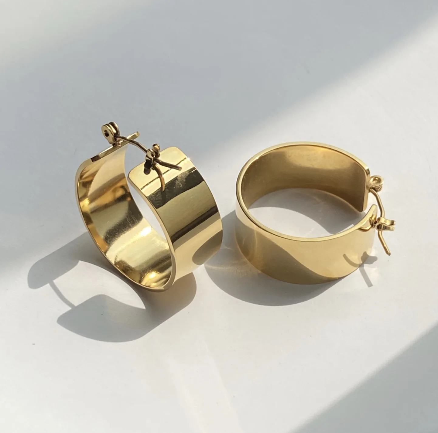 Water Resistant Jewelry 2021 Vintage Hot Sell C Shape Big Wide Earrings Stainless Steel 18K Gold Plated Hoop Earrings For Women
Water Resistant Jewelry 2021 Vintage Hot Sell C Shape Big Wide Earrings Stainless Steel 18K Gold Plated Hoop Earrings For Women