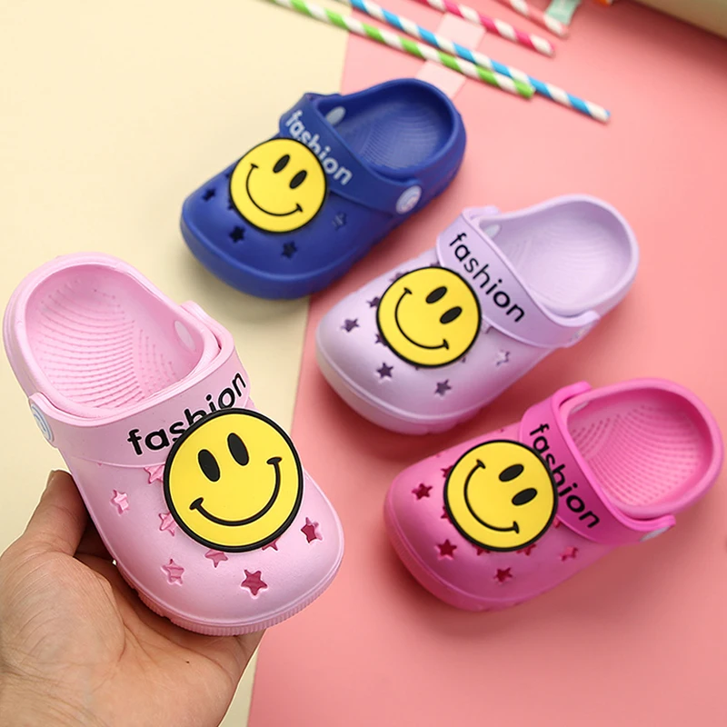 Children's Sandals Smiley Face Indoors and Outdoors Cute Soft-soled Non-slip Beach Bathroom Boys and Girls Home Slippers Summer
Children's Sandals Smiley Face Indoors and Outdoors Cute Soft-soled Non-slip Beach Bathroom Boys and Girls Home Slippers Summer