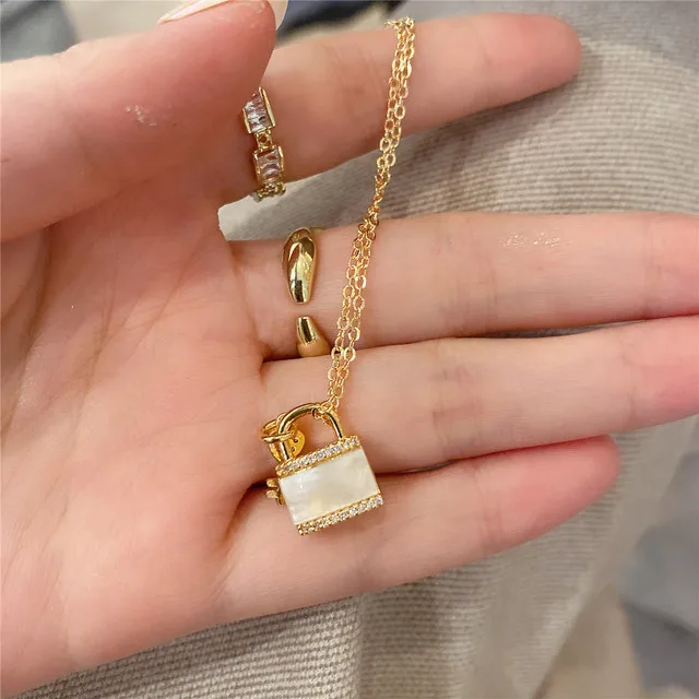 Delicate Women Party Jewelry Key Lock Pendant Necklace 18K Gold Lock Shaped Zircon Necklace Accessories
Delicate Women Party Jewelry Key Lock Pendant Necklace 18K Gold Lock Shaped Zircon Necklace Accessories