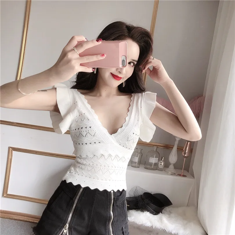 Korean version of the hollow hook flower flying sleeve V-neck halter short wavy side knit sweater women
Korean version of the hollow hook flower flying sleeve V-neck halter short wavy side knit sweater women