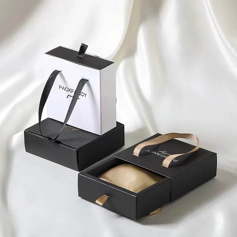 Factory wholesale Luxury jewelry packaging box with handle custom your own logo gift paper box
Factory wholesale Luxury jewelry packaging box with handle custom your own logo gift paper box