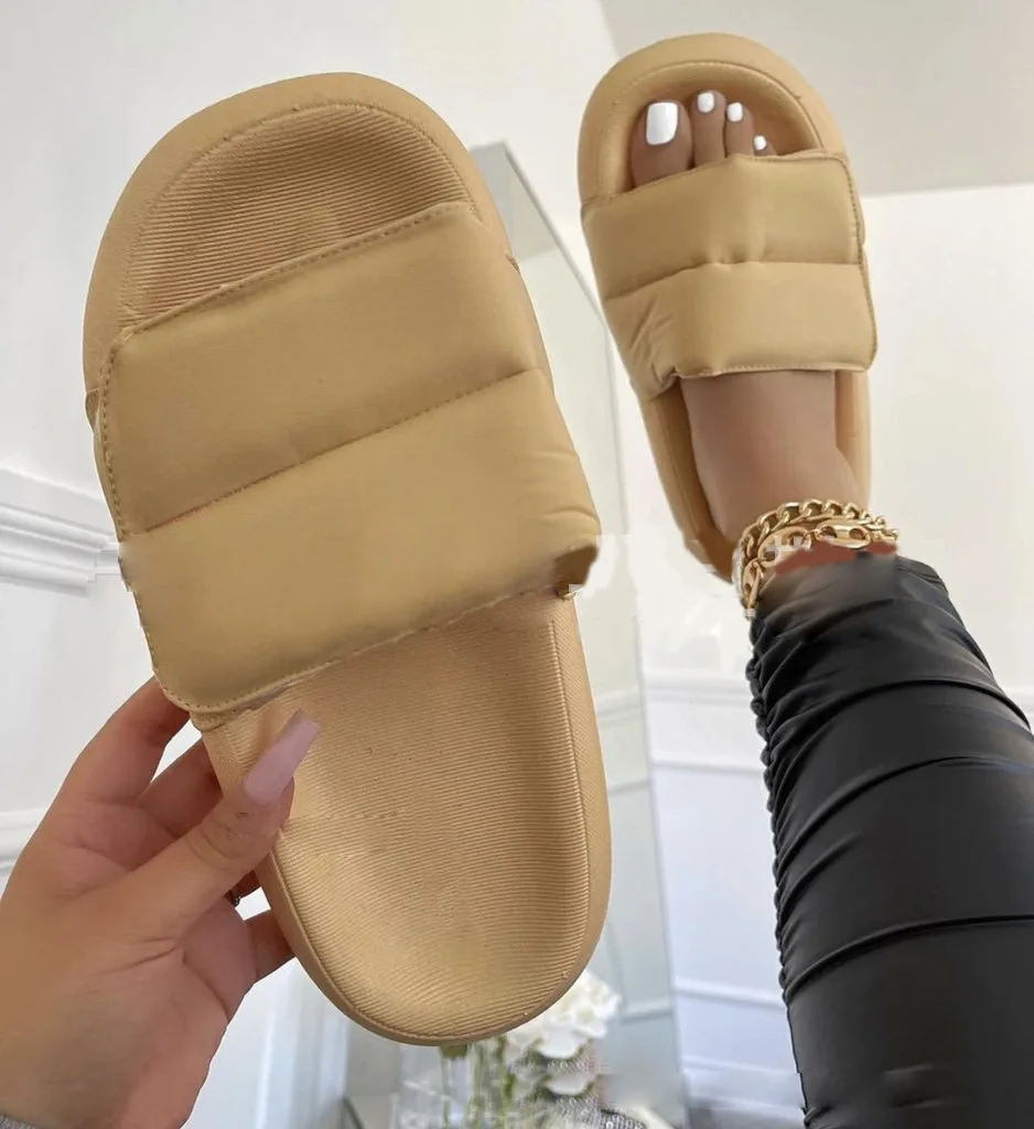 2021 summer new solid color household casual outside wear flat-bottom women flat soft slippers, Pictures
2021 summer new solid color household casual outside wear flat-bottom women flat soft slippers, Pictures