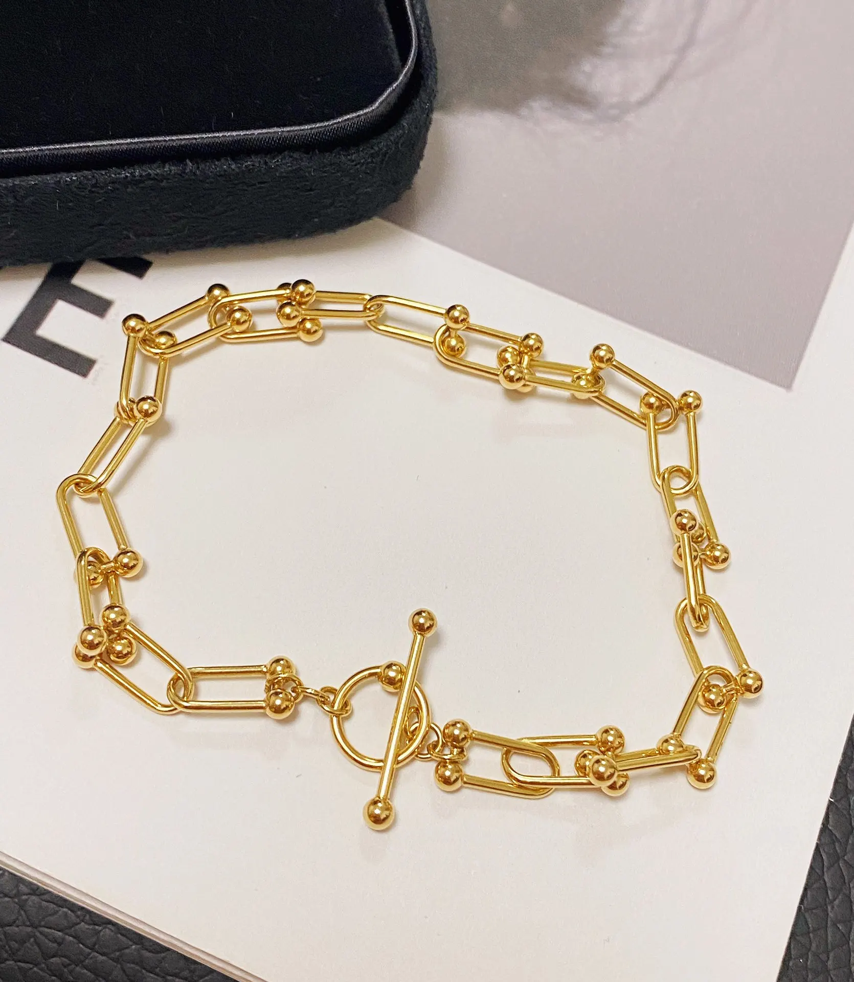 Trendy OT Buckle Chain Bracelet Jewelry 18K Solid Gold horseshoe U-shaped Bracelet Paper Clip Chain 18k Gold Bracelet Wholesale
Trendy OT Buckle Chain Bracelet Jewelry 18K Solid Gold horseshoe U-shaped Bracelet Paper Clip Chain 18k Gold Bracelet Wholesale