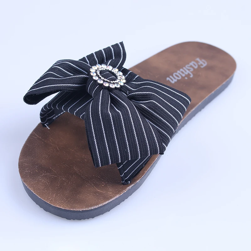 Wholesale new confortable flat transparent house jelly slides female slippers women's slippers
Wholesale new confortable flat transparent house jelly slides female slippers women's slippers