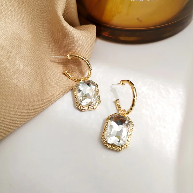 2022 Hot Sale Gold Plated S925 Sterling Silver Needle C Shape Earrings Vintage Crystal Oval Drop Earrings For Ladies
2022 Hot Sale Gold Plated S925 Sterling Silver Needle C Shape Earrings Vintage Crystal Oval Drop Earrings For Ladies