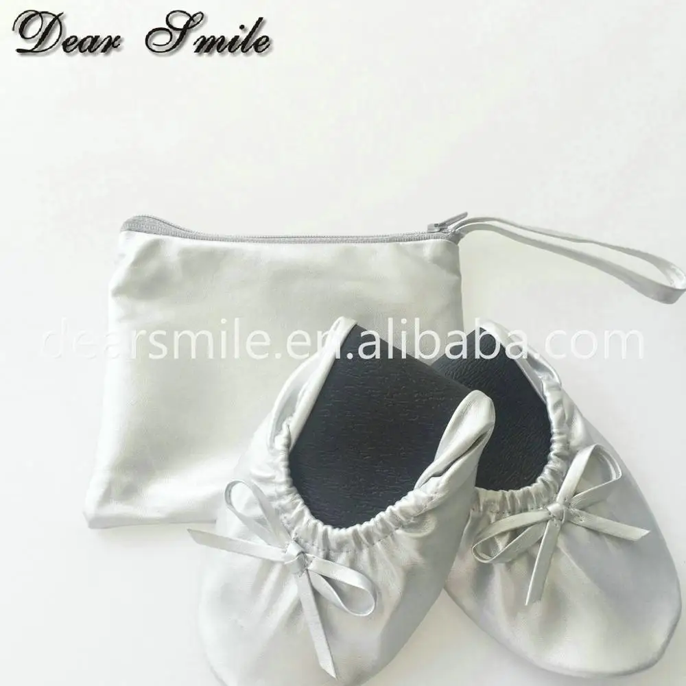 Wholesale lady flat rollable ballerina ballet shoes with bag, Black,white,silver, gold, pink and ect as color swatch
Wholesale lady flat rollable ballerina ballet shoes with bag, Black,white,silver, gold, pink and ect as color swatch