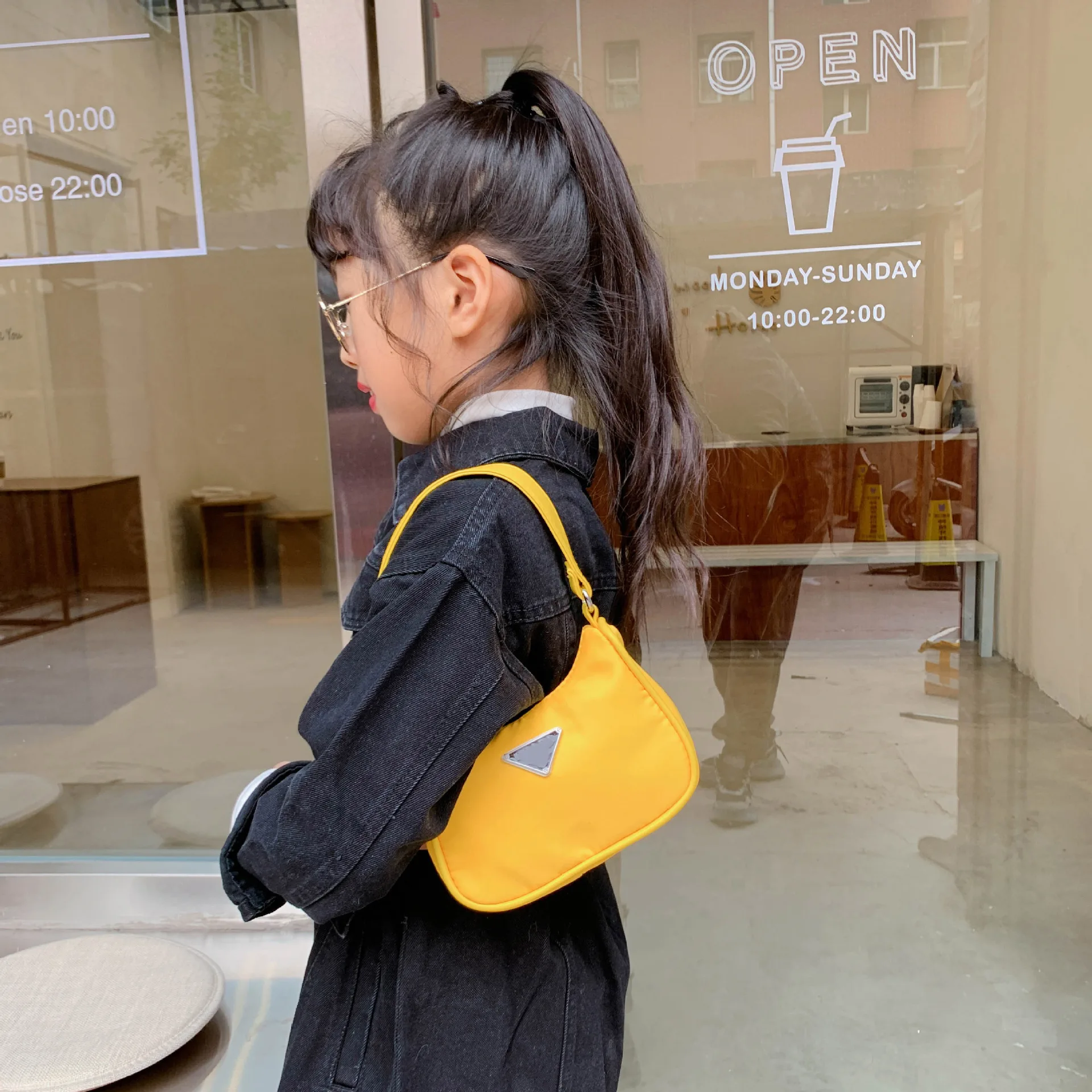 Wholesale custom kids purses 2021 new Korean nylon kids handbags western style shoulder bag, Customized color
Wholesale custom kids purses 2021 new Korean nylon kids handbags western style shoulder bag, Customized color