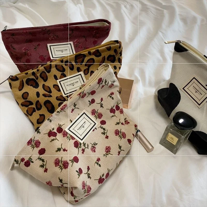 Corduroy retro Leopard Print Cosmetic Bag lipstick hand in hand with the bag to wash and storage bag, Multi different colors designs
Corduroy retro Leopard Print Cosmetic Bag lipstick hand in hand with the bag to wash and storage bag, Multi different colors designs