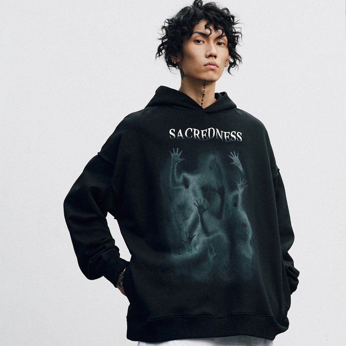 Wholesale Fall And Winter Oversize Fashion Streetwear Loose Pullover Fleece Hoodies With Two Colors For Men Custom Logo
Wholesale Fall And Winter Oversize Fashion Streetwear Loose Pullover Fleece Hoodies With Two Colors For Men Custom Logo