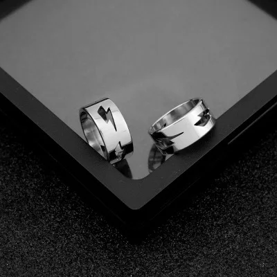 18K gold fashion men thumb Rings hip hop stainless steel Jewelry Women Gift Silver lightning bijoux Wedding Engagement Bands C70, Support custom
18K gold fashion men thumb Rings hip hop stainless steel Jewelry Women Gift Silver lightning bijoux Wedding Engagement Bands C70, Support custom
