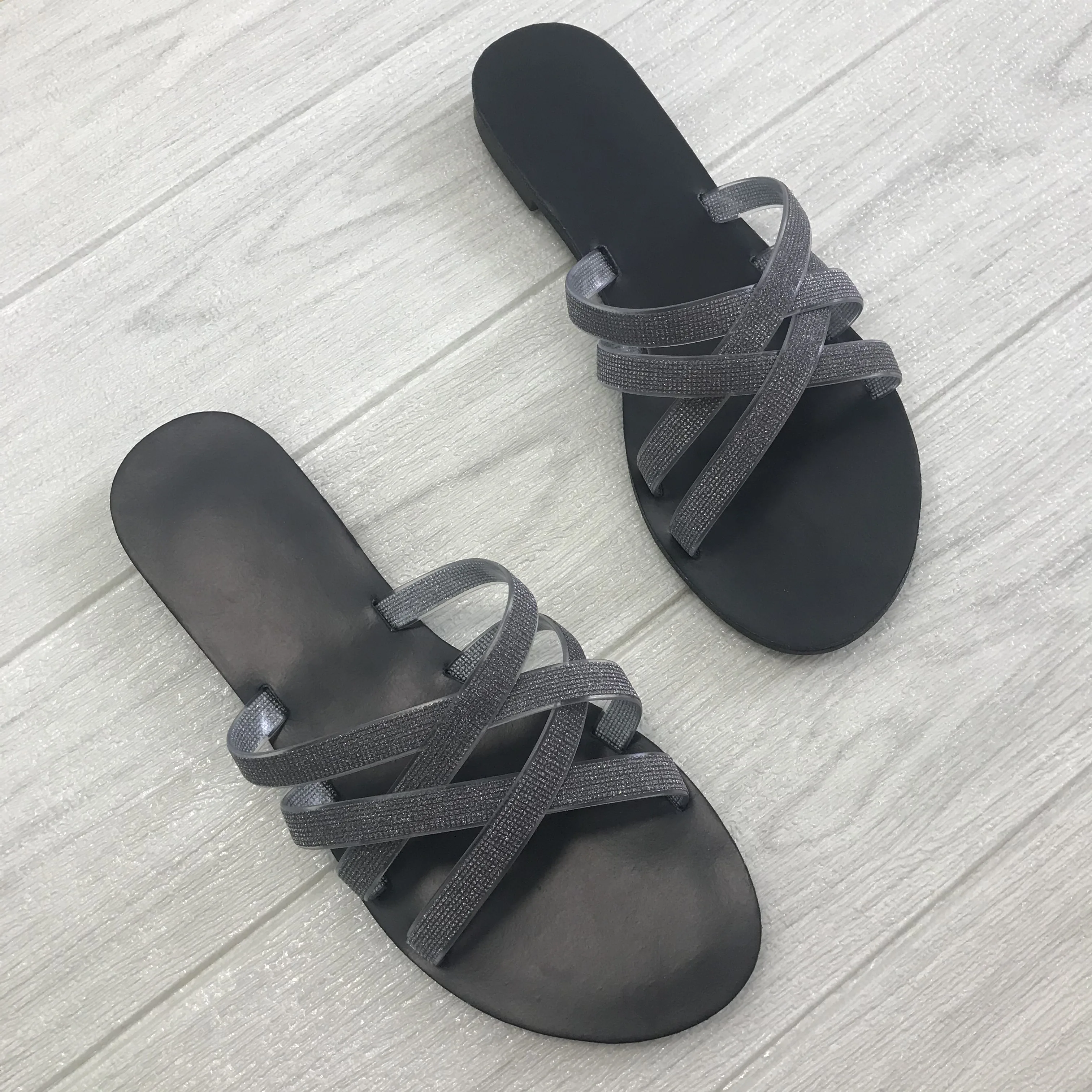 Dropshipping shoes summer black slippers for women and ladies cross strap casual flat sandals
Dropshipping shoes summer black slippers for women and ladies cross strap casual flat sandals