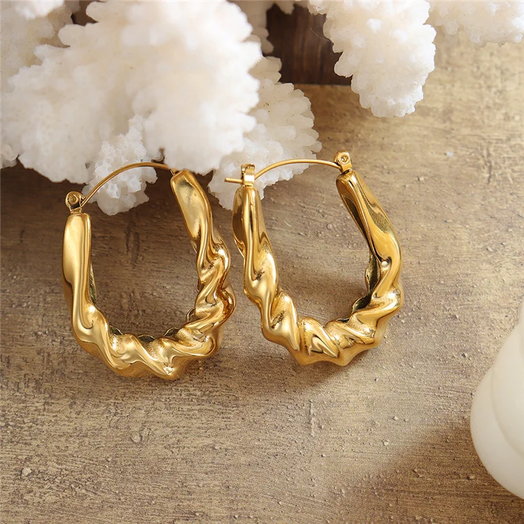 2022 New Design Retro Women Non Tarnish 18K Gold Plated Stainless Steel Big U-Shaped Hoop Chunky Earrings
2022 New Design Retro Women Non Tarnish 18K Gold Plated Stainless Steel Big U-Shaped Hoop Chunky Earrings