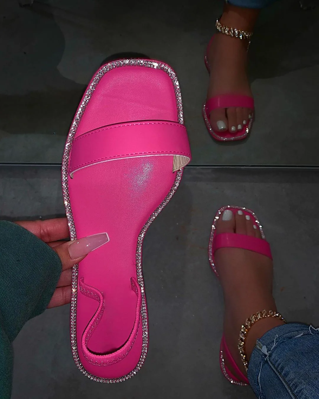 Bling Rhinestone Women's Flat Strap PU Leather Slip On Flat Ladies Sexy Plum Sandals For Girls
Bling Rhinestone Women's Flat Strap PU Leather Slip On Flat Ladies Sexy Plum Sandals For Girls