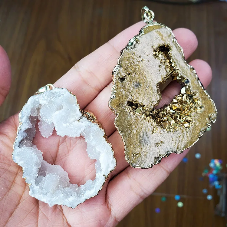 JF6930 Hot sale sparkly shiny gold titanium plated geode druse pendants,gold druzy pendants
JF6930 Hot sale sparkly shiny gold titanium plated geode druse pendants,gold druzy pendants