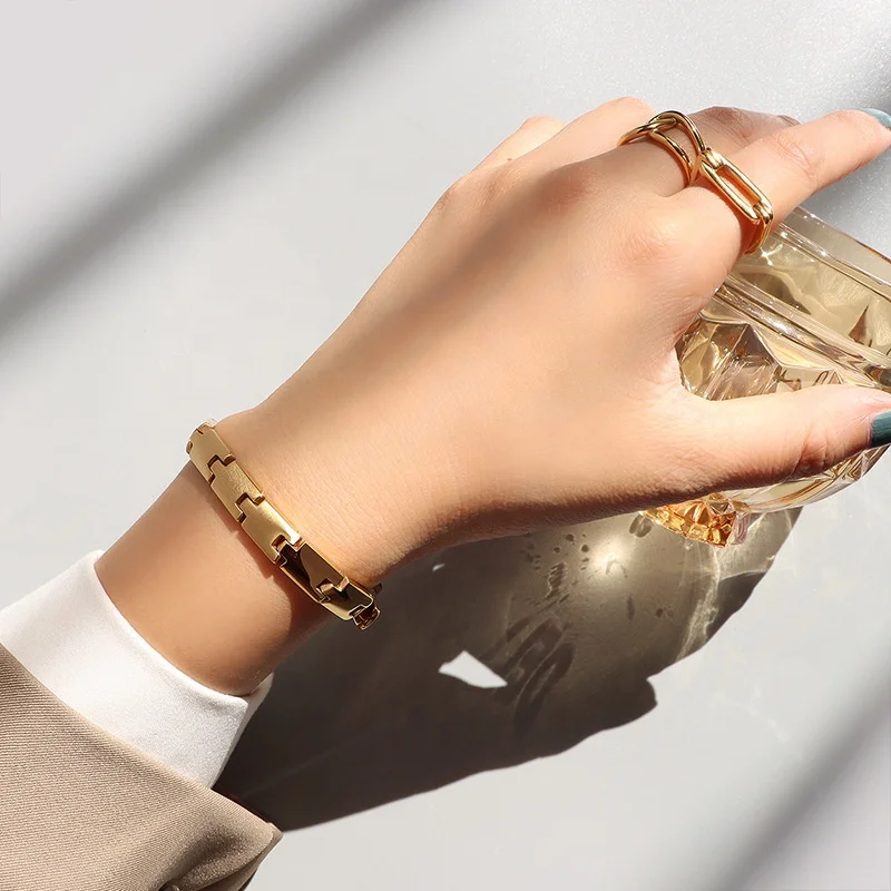 Fashion watch strap bracelet jewelry radiation-proof thick chain couple bracelet watch buckle titanium steel bracelet, Gold/silver
Fashion watch strap bracelet jewelry radiation-proof thick chain couple bracelet watch buckle titanium steel bracelet, Gold/silver