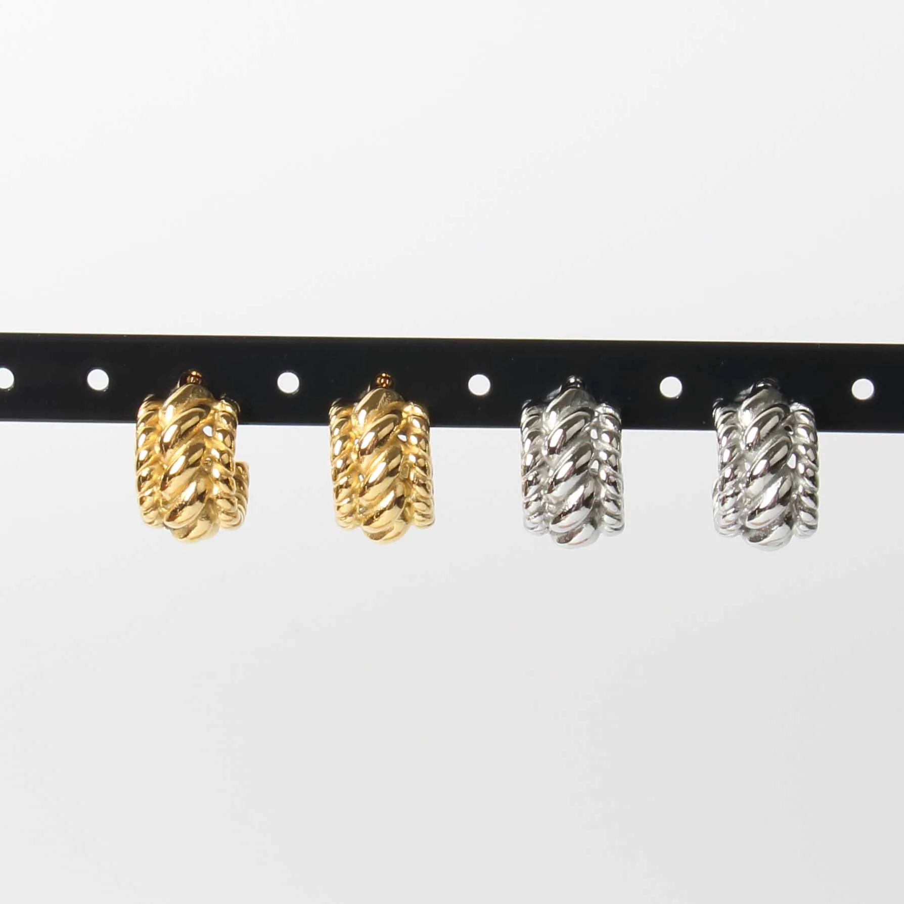 Fashion Stainless Steel Jewelry 18K Gold Three layer Mahua Twist Widened Lovely Earrings
Fashion Stainless Steel Jewelry 18K Gold Three layer Mahua Twist Widened Lovely Earrings