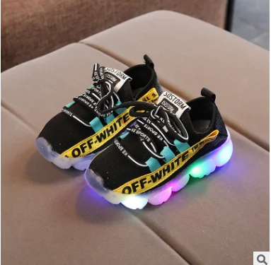 Spring 2020 new flashing children shoes led boys and girls luminous lights shoes coconut kids casual shoes, White/black/pink 
Spring 2020 new flashing children shoes led boys and girls luminous lights shoes coconut kids casual shoes, White/black/pink