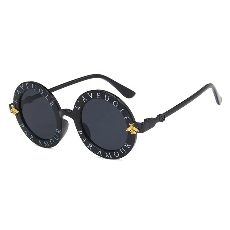 DOISYER 2019 Wholesale high quality brand vintage fashion round cute design mom kids bee sunglasses
DOISYER 2019 Wholesale high quality brand vintage fashion round cute design mom kids bee sunglasses
