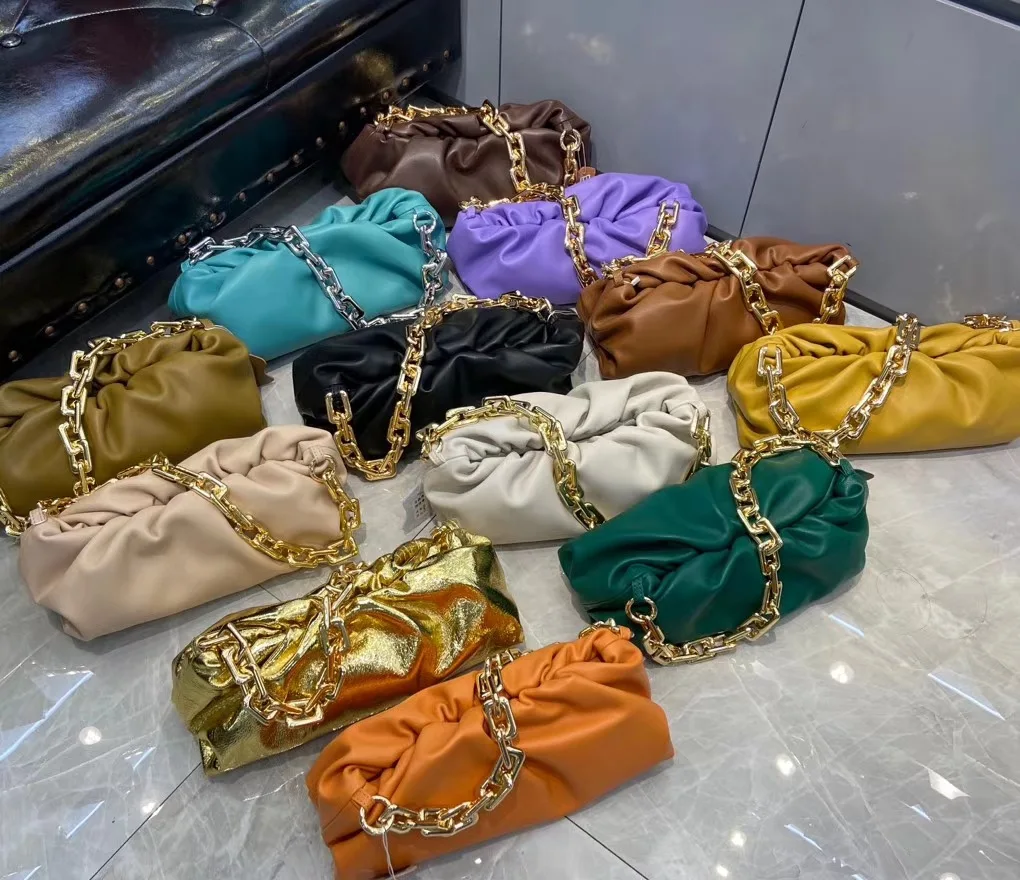 Custom OEM Best Selling Products Cloud Bags Cowhide Thick Chain Handbag Crossbody Bag Shoulder Weaves Bag Ladies, Customizable
Custom OEM Best Selling Products Cloud Bags Cowhide Thick Chain Handbag Crossbody Bag Shoulder Weaves Bag Ladies, Customizable