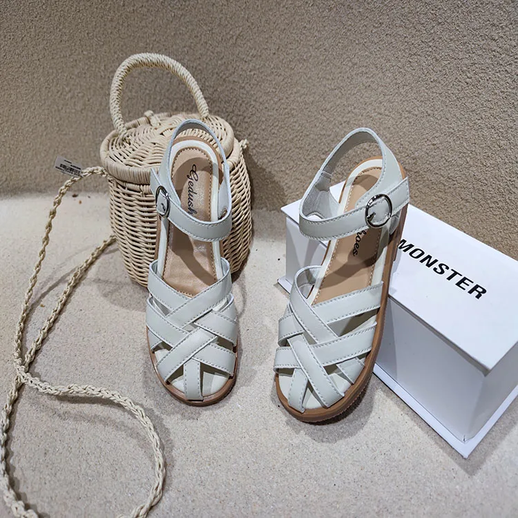 Girls sandals 2021 new summer fashion casual shoes children's Baotou woven hollow beach shoes
Girls sandals 2021 new summer fashion casual shoes children's Baotou woven hollow beach shoes