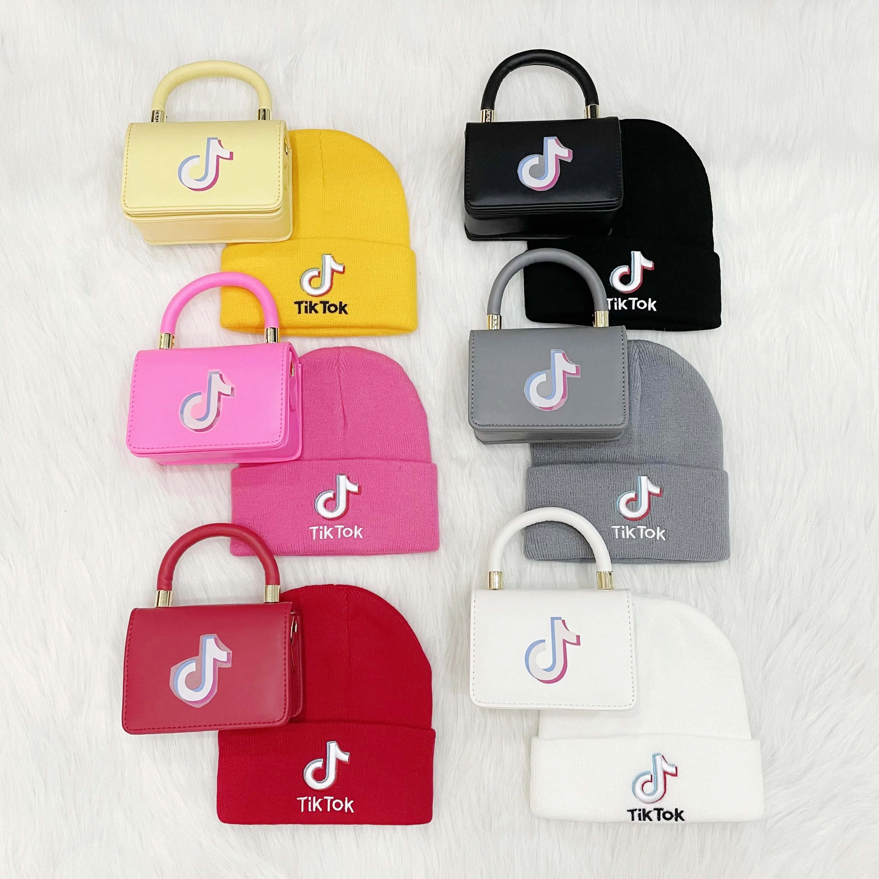 New Designer Tik Tok Purse Luxury Bandana Women Hand Bags Ladies Matching Purses Handbags And Hats Sets
New Designer Tik Tok Purse Luxury Bandana Women Hand Bags Ladies Matching Purses Handbags And Hats Sets