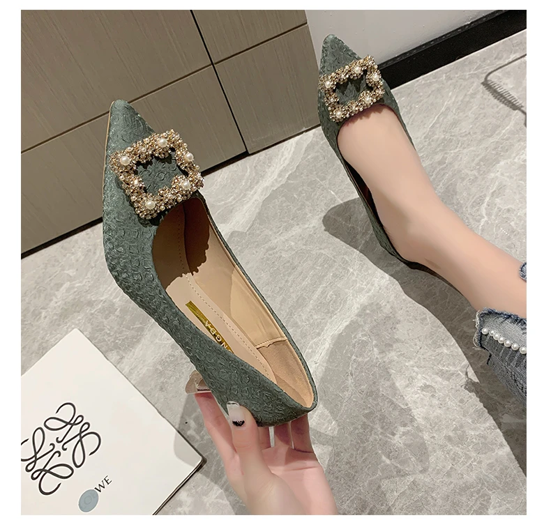 Fashion 2021 pointed square low heels high heels elegant Pearl Rhinestone banquet dress shoes wedding dress high heels for women, Green,purple,white,black
Fashion 2021 pointed square low heels high heels elegant Pearl Rhinestone banquet dress shoes wedding dress high heels for women, Green,purple,white,black