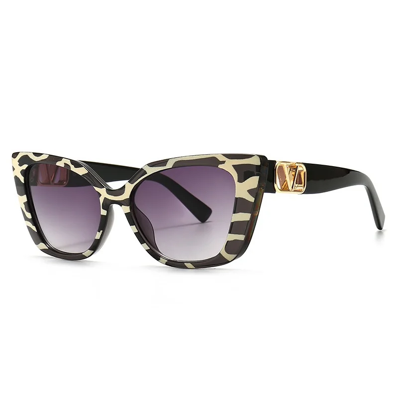 Luxury Brand Designer Fashion Sunglasses Big Frame Oversized Gradient PC Lens V leeter Temple Sun Glasses Shades for Women
Luxury Brand Designer Fashion Sunglasses Big Frame Oversized Gradient PC Lens V leeter Temple Sun Glasses Shades for Women