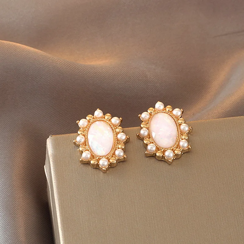 Vintage Baroque Style S925 Geometric Oval Round Stud Earring Baroque Pearl Heart Opal Earring For Lady
Vintage Baroque Style S925 Geometric Oval Round Stud Earring Baroque Pearl Heart Opal Earring For Lady