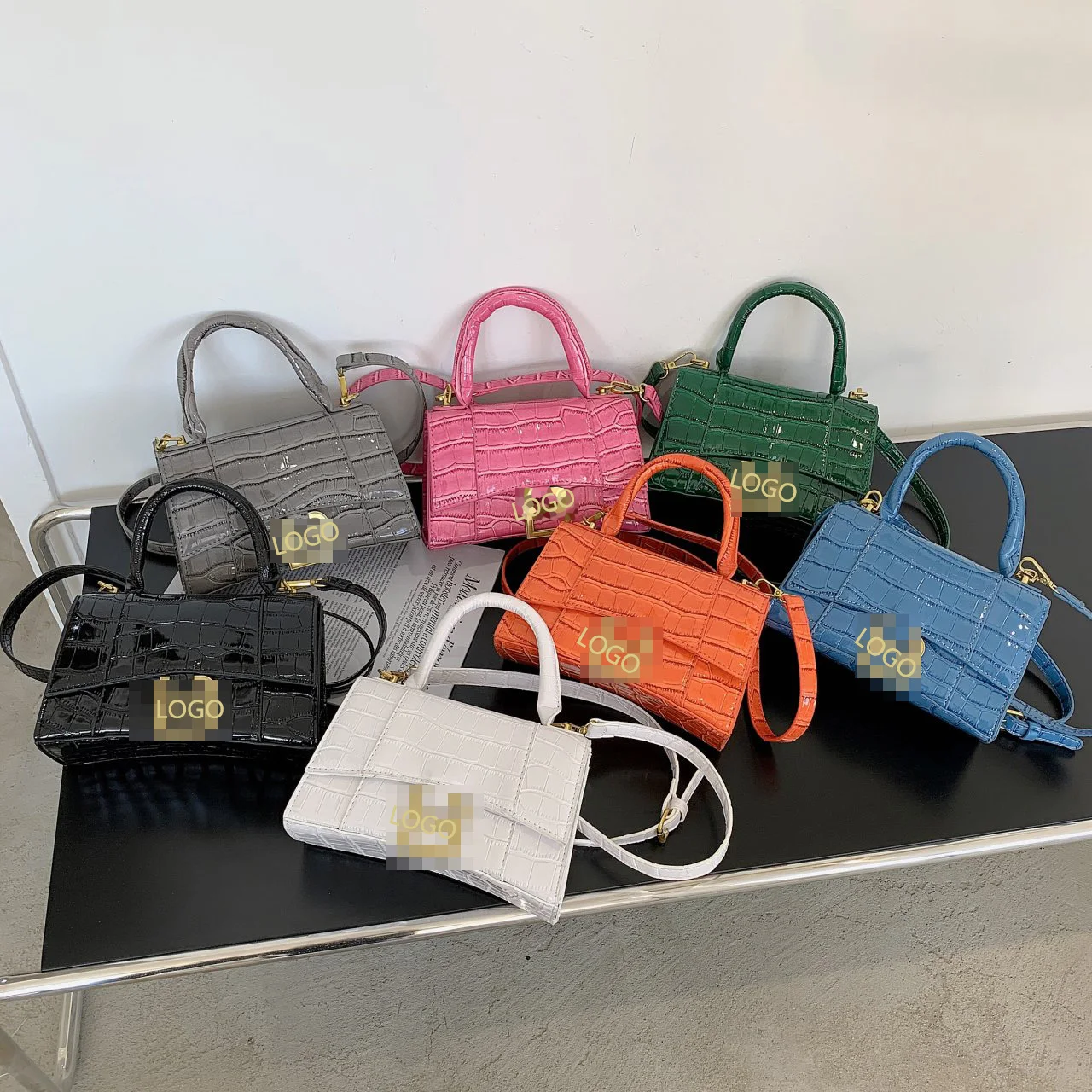 Luxury brand 2021 new fashion leather crossbody handbag for women, Black,red,brown and customzied
Luxury brand 2021 new fashion leather crossbody handbag for women, Black,red,brown and customzied