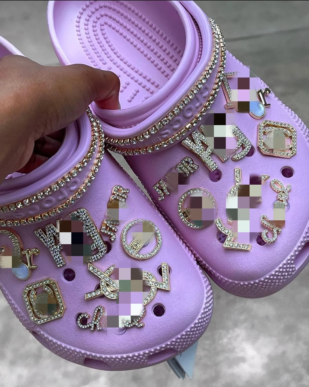 Luxury designer shoe charms accessories CC custom croc charms designer croc pieces charms shoe decerations, Picture
Luxury designer shoe charms accessories CC custom croc charms designer croc pieces charms shoe decerations, Picture
