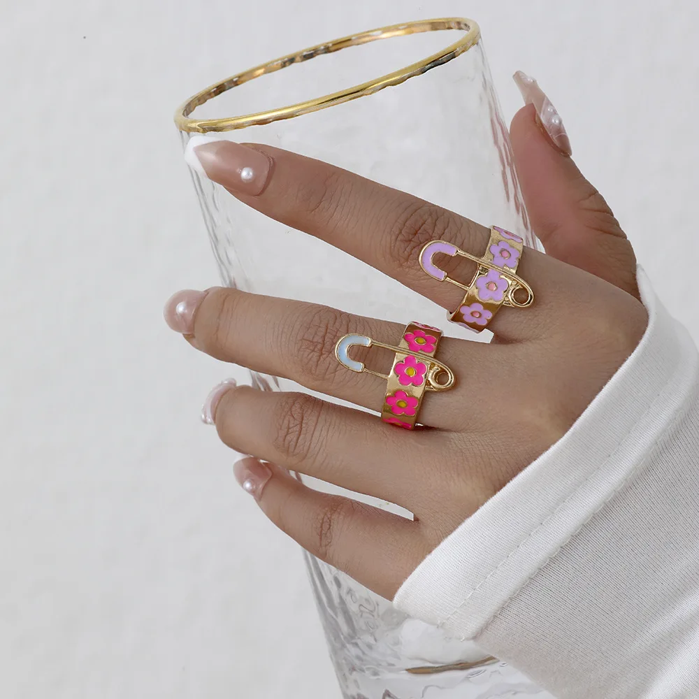 Indie Special Design Y2K Enamel Flower Rings Band Purple Pink Oil Drop Pin Knuckle Rings For Girls
Indie Special Design Y2K Enamel Flower Rings Band Purple Pink Oil Drop Pin Knuckle Rings For Girls