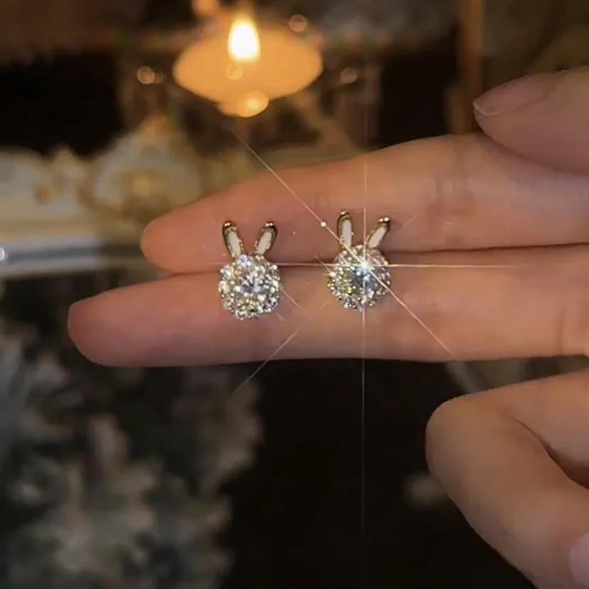 Exquisite Luxury Metal Rabbit Diamond Stud Ear Button Sweet Cool Animal Earrings For Women
Exquisite Luxury Metal Rabbit Diamond Stud Ear Button Sweet Cool Animal Earrings For Women