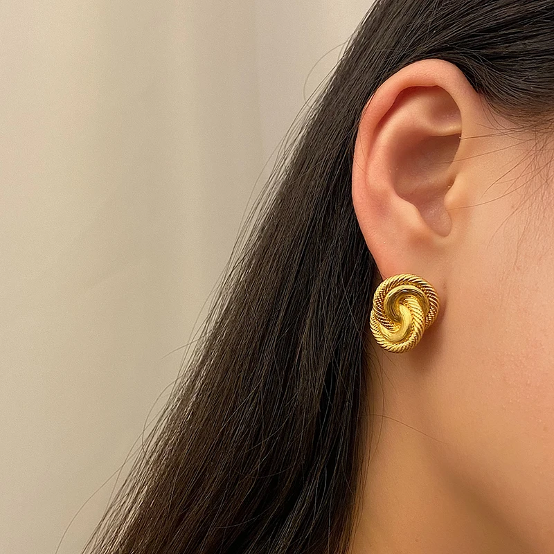 Double Circle Carved Textured Knotted Earrings Matte Gold Plated Twisted Stud Earrings Women French Vintage Simple Jewelry 2023
Double Circle Carved Textured Knotted Earrings Matte Gold Plated Twisted Stud Earrings Women French Vintage Simple Jewelry 2023